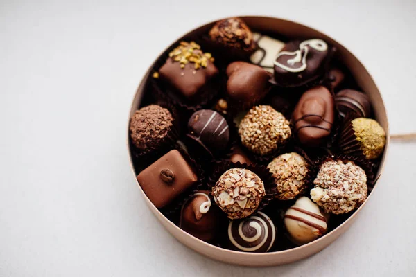 Bir kutu çikolata şekeri.