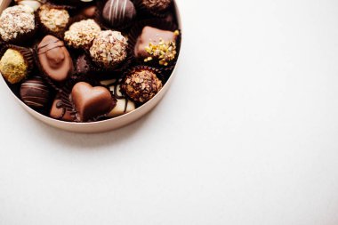 Bir kutu çikolata şekeri.