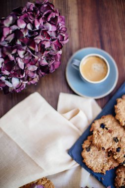 Bir fincan kahve ve kurabiye..