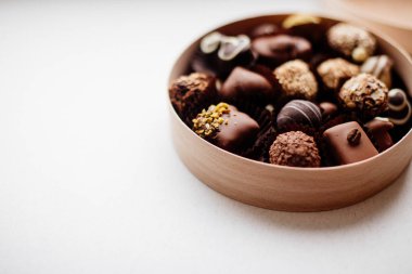 Bir kutu çikolata şekeri.