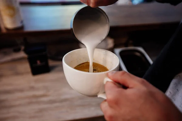 Proceso de cocción de capuchino — Foto de Stock