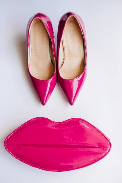 ピンクの靴、アクセサリーの女性・ ピアース. — ストック写真