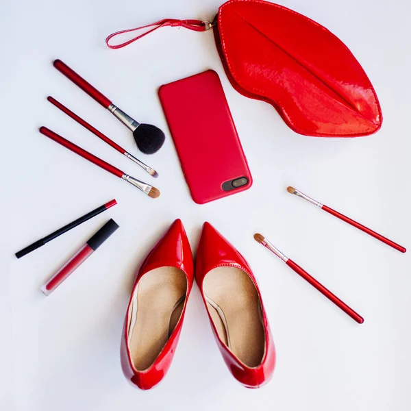 赤い靴、化粧品、アクセサリー. — ストック写真