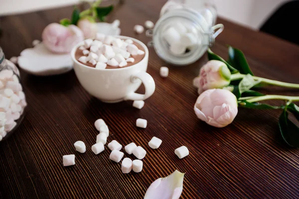 Cocoa with marshmallow and flowers.