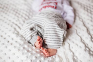 Küçük çocuk bacaklar.