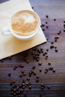 bir fincan cappuccino.