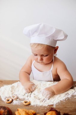 Küçük çocuk aşçı.