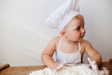 Küçük çocuk aşçı.