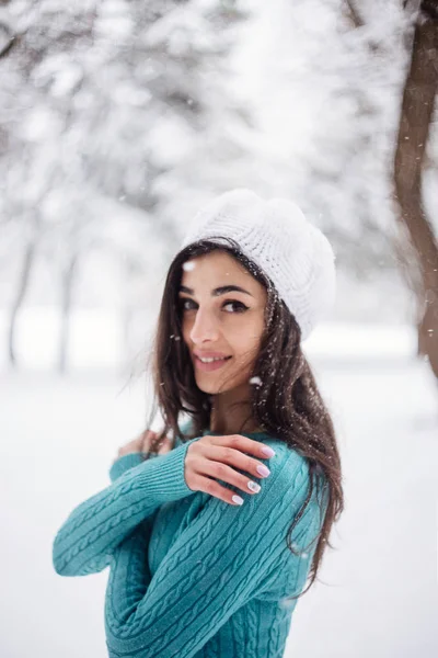 雪の少女の肖像 — ストック写真