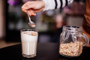 Kahve bardağı Raf.