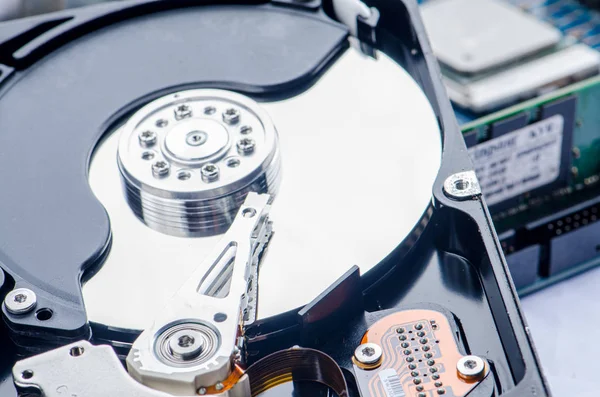 Devre Kurulu mavi Sağlık ve Teknoloji Stetoskop. Bilgisayarda onarılmış harici sabit diski kontrol edin 