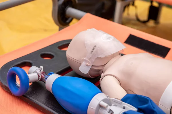 CPR Gestione delle vie aeree Formazione procedura medica AED e bag mas — Foto Stock