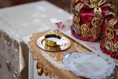 kron kilisede düğün töreni için hazır