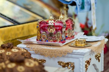 kron kilisede düğün töreni için hazır