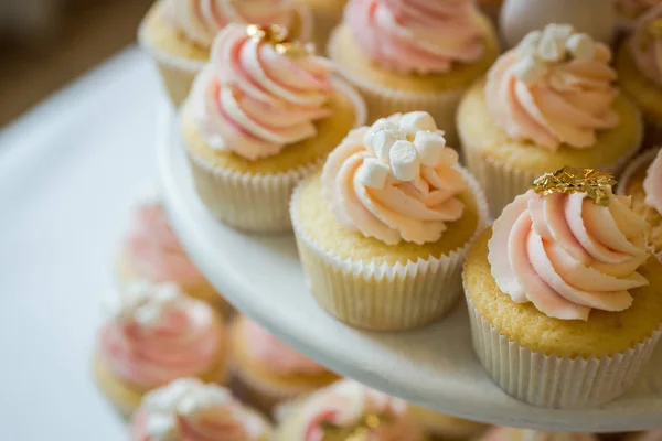 Slik Bar Dekoreret Lækker Sød Buffet Med Cupcakes Andre Desserter - Stock-foto