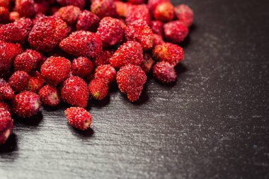 Taze toplanmış çileklerin geçmişi