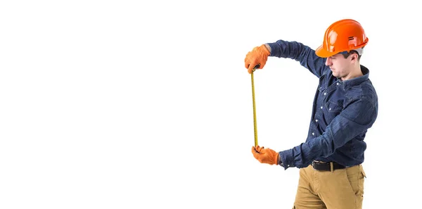 Reparatör Builder Håller Måttbandet Sin Hand Som Isolerad Vit Bakgrund — Stockfoto