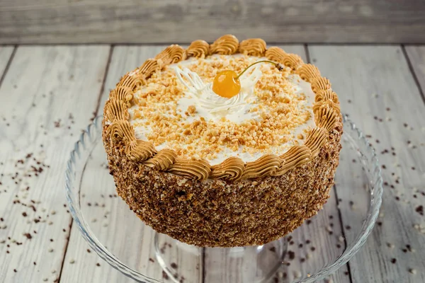 Gâteau Biscuit Crème Chocolat Cerises Sur Fond Bois — Photo