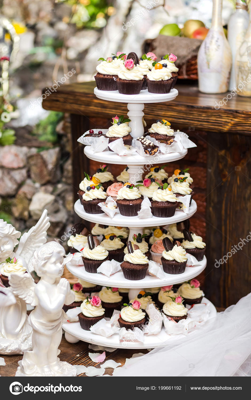 Bar Bonbons Decore Par Delicieux Buffet Sucre Avec Cupcakes Autres Image Libre De Droit Par Bondyulia C