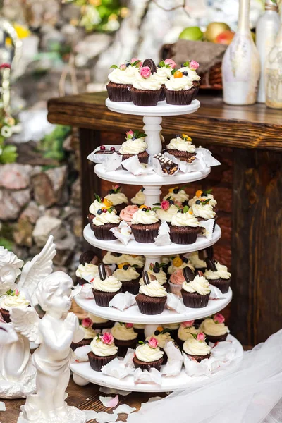 Caramella Bar Decorato Delizioso Buffet Dolce Con Cupcake Altri Dolci — Foto Stock