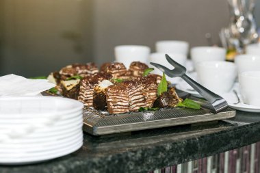 tatil Büfe masa farklı kanepe, sandviç, sna tarafından servis