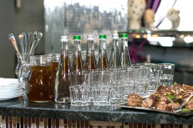 tatil Büfe masa farklı kanepe, sandviç, sna tarafından servis