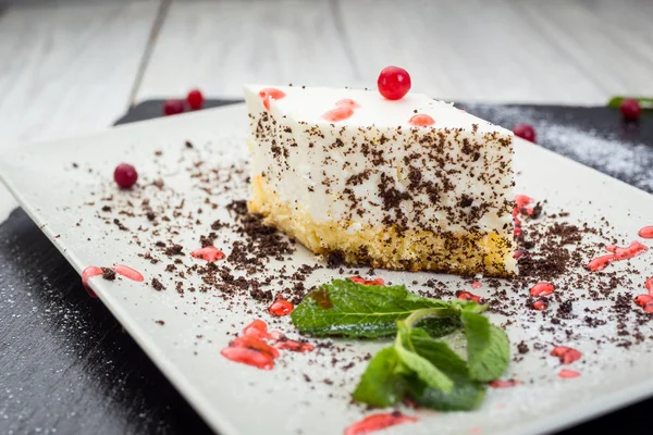 Çikolata pasta plaka üzerinde