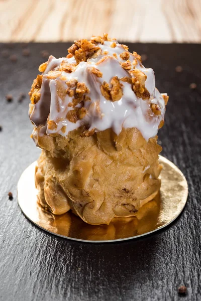 Fındıklı eklerleri. Demlenmiş hamur kek.