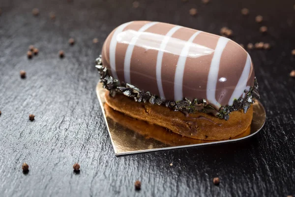 Fındıklı eklerleri. Demlenmiş hamur kek.