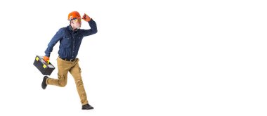 Tamirci (Oluşturucu) kask içinde ve araç kutusu beyaz arka plan üzerinde izole elinde portresi. Kopya alanı