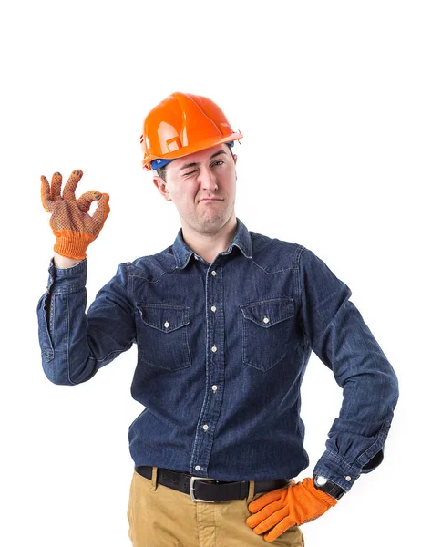 Retrato Reparador Sorridente Construtor Capacete Gestos Isolado Fundo Branco — Fotografia de Stock