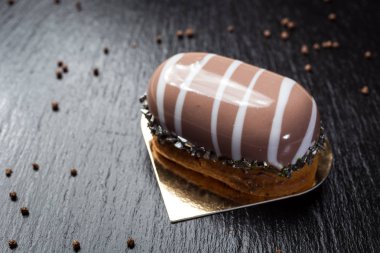 Fındıklı eklerleri. Demlenmiş hamur kek.