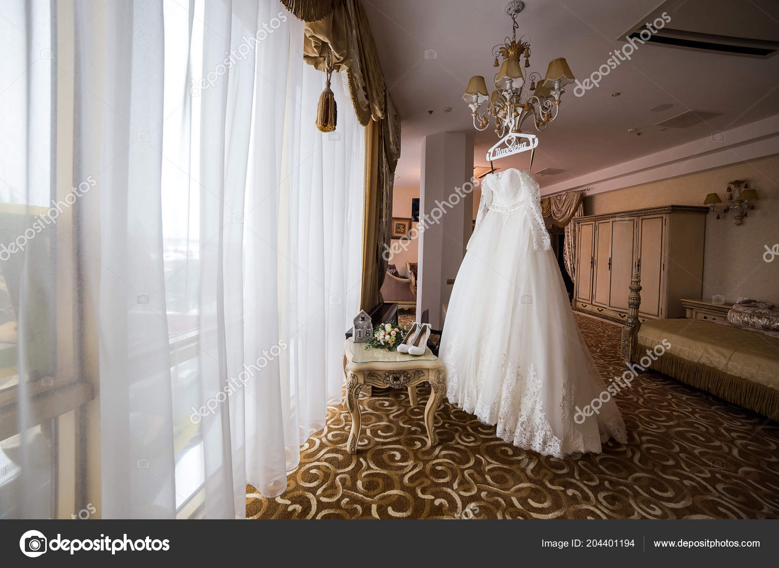 Habitación Preparándose Vestido Colgar Antes Mujer Hermoso Novia qw1FR6p