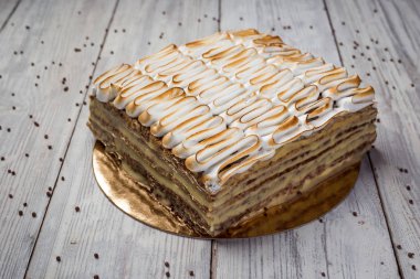 Kurabiye Pasta krema ile yoğunlaştırılmış süt, çikolata ve fındık ile