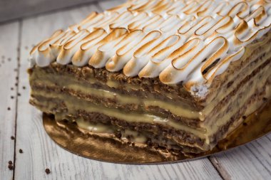 Kurabiye Pasta krema ile yoğunlaştırılmış süt, çikolata ve fındık ile