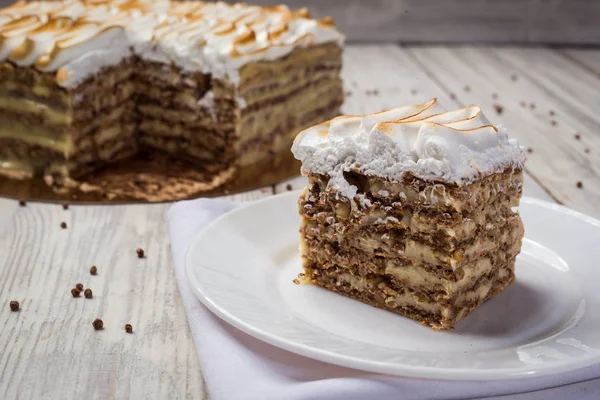 Shortbread Kuchen Mit Sahne Mit Kondensmilch Schokolade Und Nüssen — Stockfoto