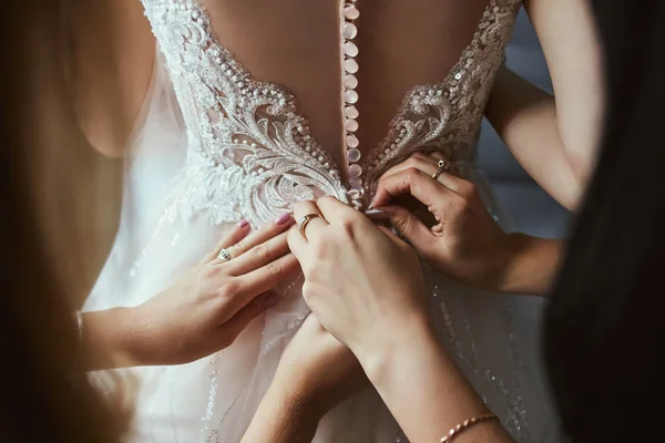 Matin Mariée Quand Elle Porte Une Belle Robe Femme Préparant — Photo