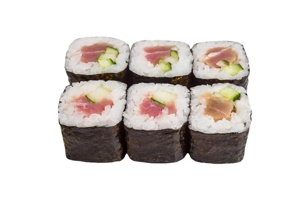 Klasik rulo suşi orkinos ve menü için beyaz arka plan üzerinde izole salatalık ile. Japon yemekleri — Stok fotoğraf
