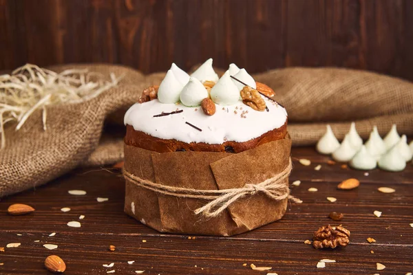 Συγχαρητήριο Πασχαλινό κέικ, παραδοσιακό Κούλιτς, paska έτοιμο για γιορτή — Φωτογραφία Αρχείου