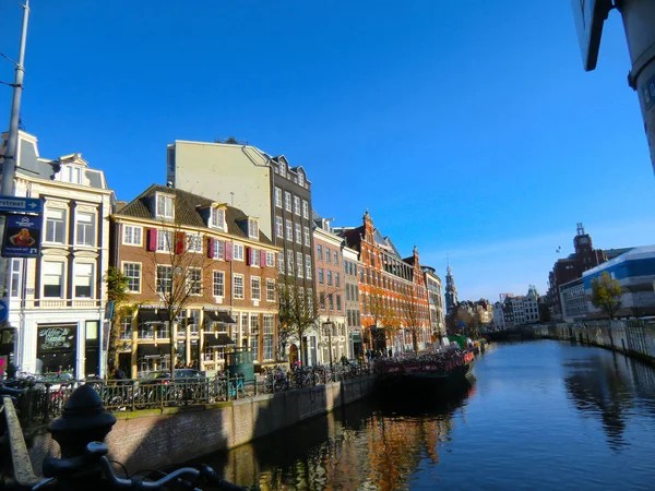 Голландские Дома Канал Амстердам Нидерланды Голландия Европа — стоковое фото