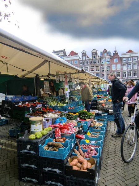 Amsterdam Open Market Com Barracas Legumes Amsterdã Holanda Holanda Europa — Fotografia de Stock
