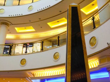 Alabaster Obelisk inside Euroma2 alışveriş merkezi, Roma, Lazio, Italya