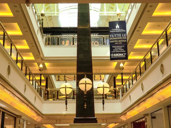 Alabástrom Obelisk Euroma2 Shopping Mall Róma Lazio Olaszország — Stock Fotó