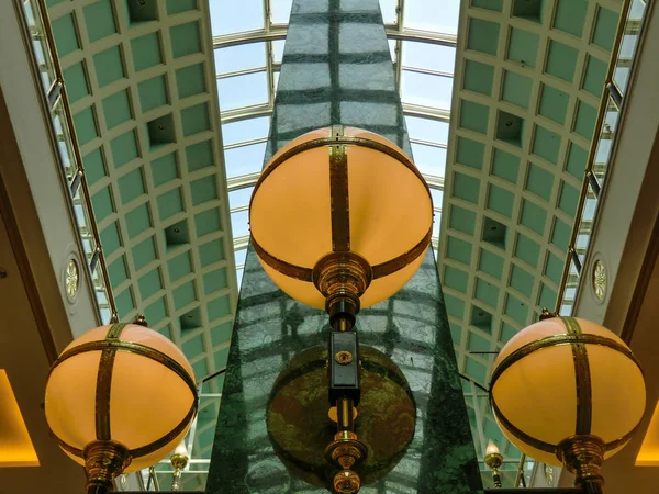 Detalhes Das Lâmpadas Lapis Lazul Interior Centro Comercial Euroma2 Roma — Fotografia de Stock