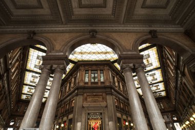 Via del Corso'daki Galleria Alberto Sordi, Roma şehir merkezinde alışveriş merkezi, Lazio, İtalya