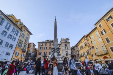 Pantheon İtalyan, La Rotonda, 609 Ad Katolik Kilisesi, Roma, İtalya beri 118-125 Ad etrafında inşa önünde Kare ve Çeşme