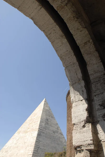 Itália Lácio Roma Praça Cidade Viajar Arquitetura Monumentos Pirâmide Reduto — Fotografia de Stock