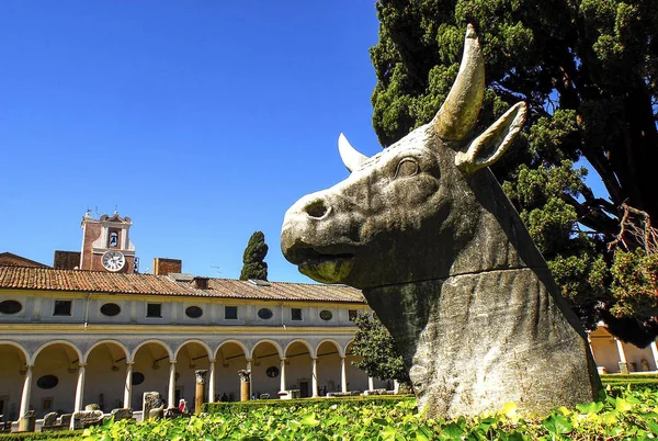 Statuen Die Einen Stier Garten Des Michelangelo Kreuzganges Darstellen Terme — Stockfoto