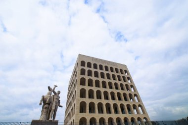 Il Palazzo della Civilta Italiana, a volte chiamato anche la Civilta del Lavoro, un edificio monumentale che si trova a Roma nel moderno quartiere EUR, Colosseo Quadrato, EUR, Expo, Rome, Italy,  Esposizione Universale