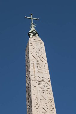 Cima dell'Obelisco egiziano Flaminio in Piazza del Popolo - uno dei tredici antichi obelischi di Roma, Italy